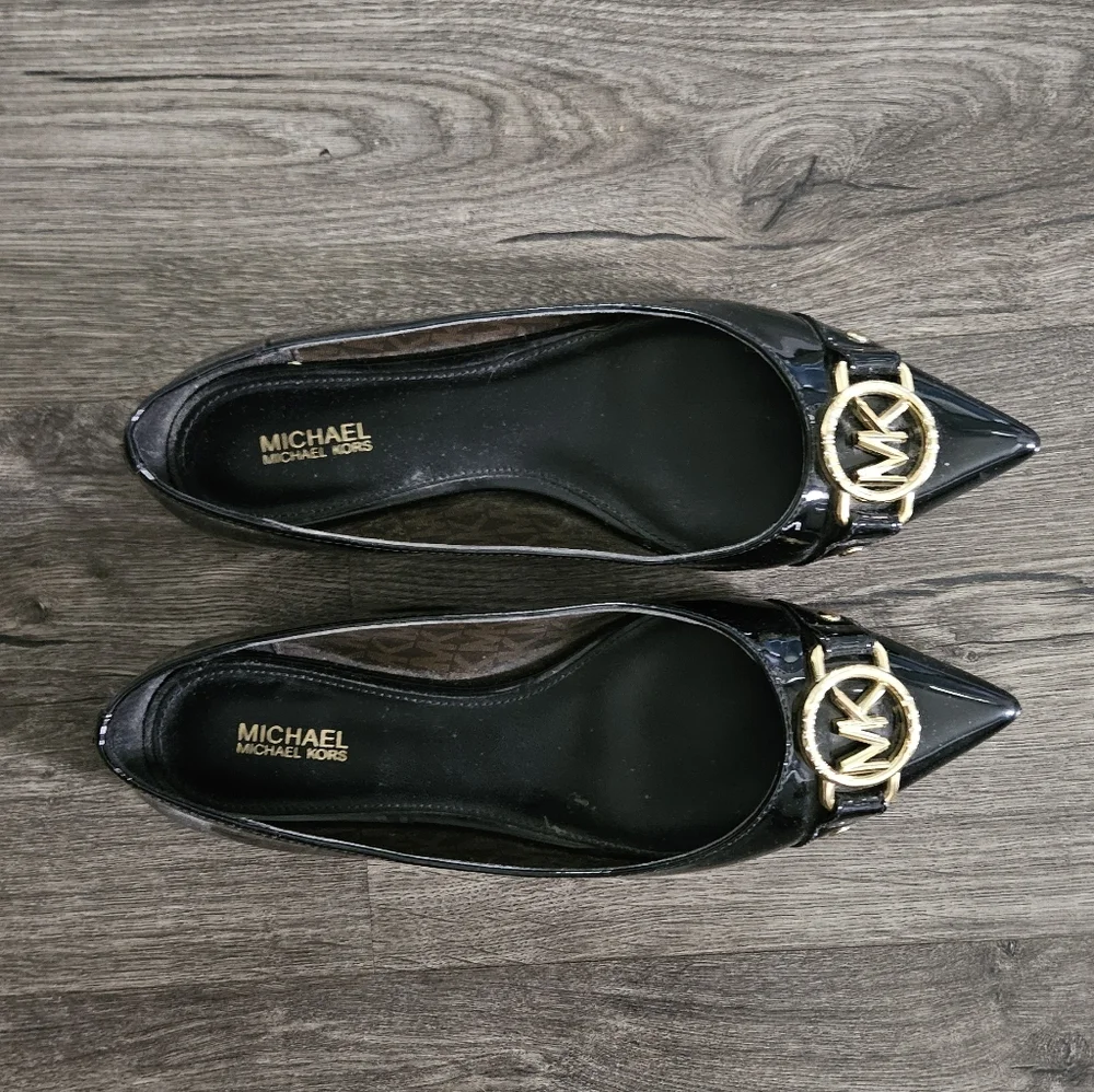 MICHAEL KORS Womens Black Gold Lock Slip On Leather Ballet Flats Size 7